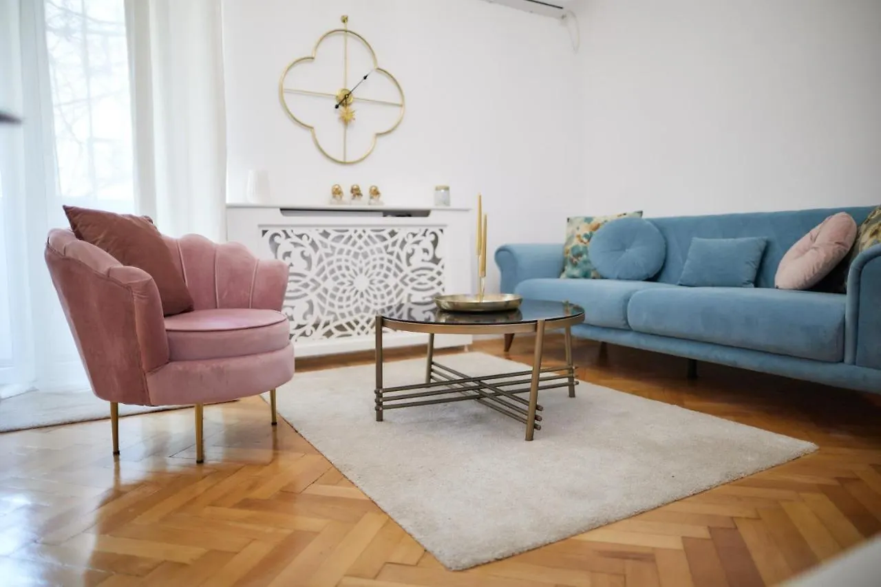 Cozy Apartment In The Center Bucharest