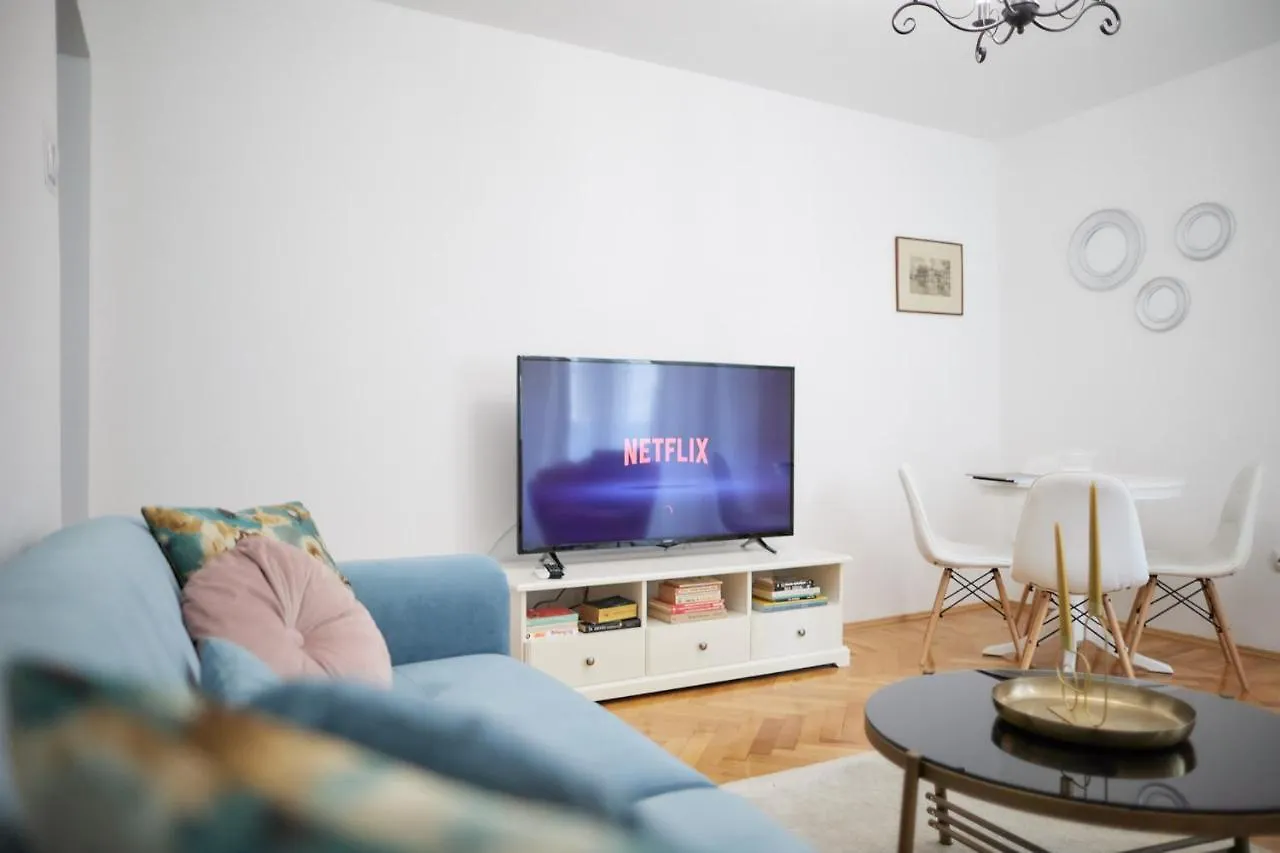 Cozy Apartment In The Center Bucharest Romania
